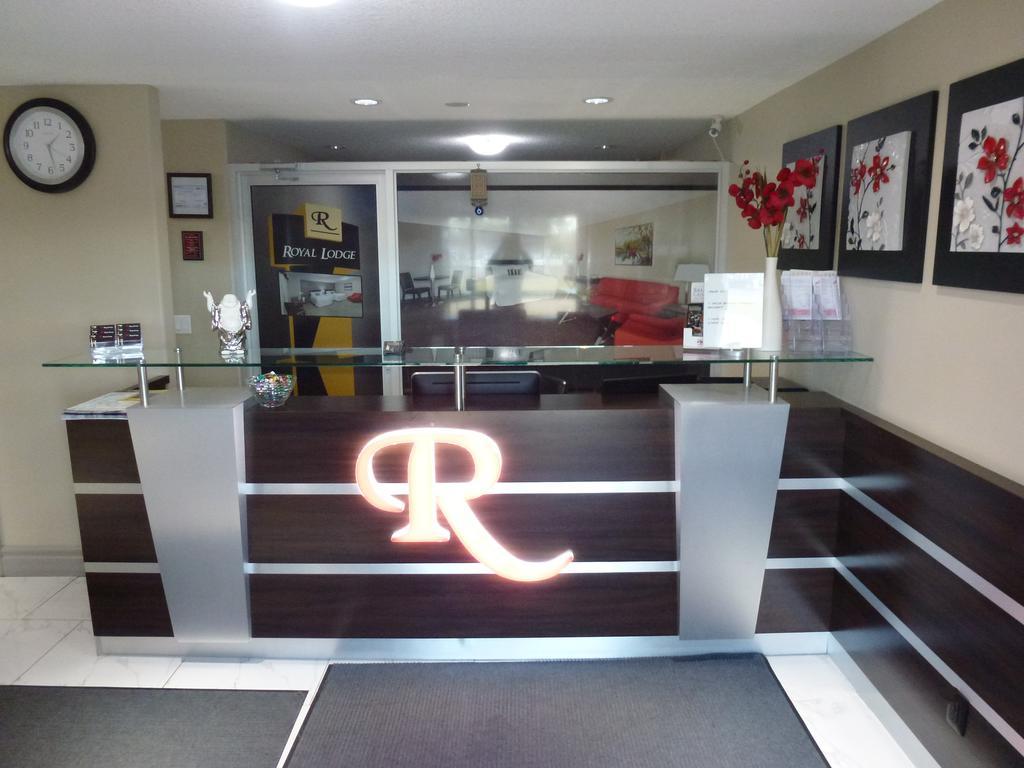 Royal Lodge Edmonton Buitenkant foto
